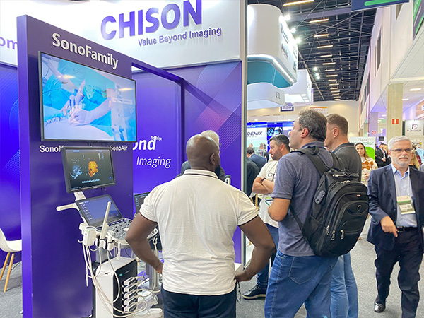 在 2024 年 Hospitalar 展会上使用 SonoEye 捕捉珍贵瞬间